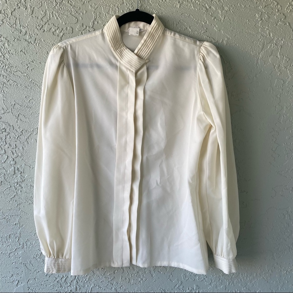 Vintage Gailord cream size 12 button down polyester blouse shirt